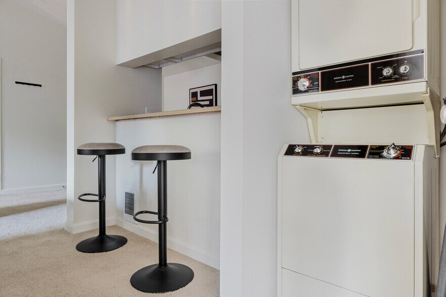 Building Photo - 15606 NE 40th St