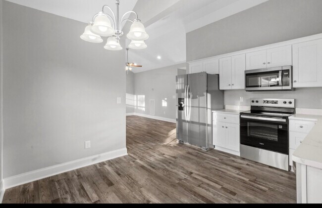Building Photo - 809 Willeve St SE