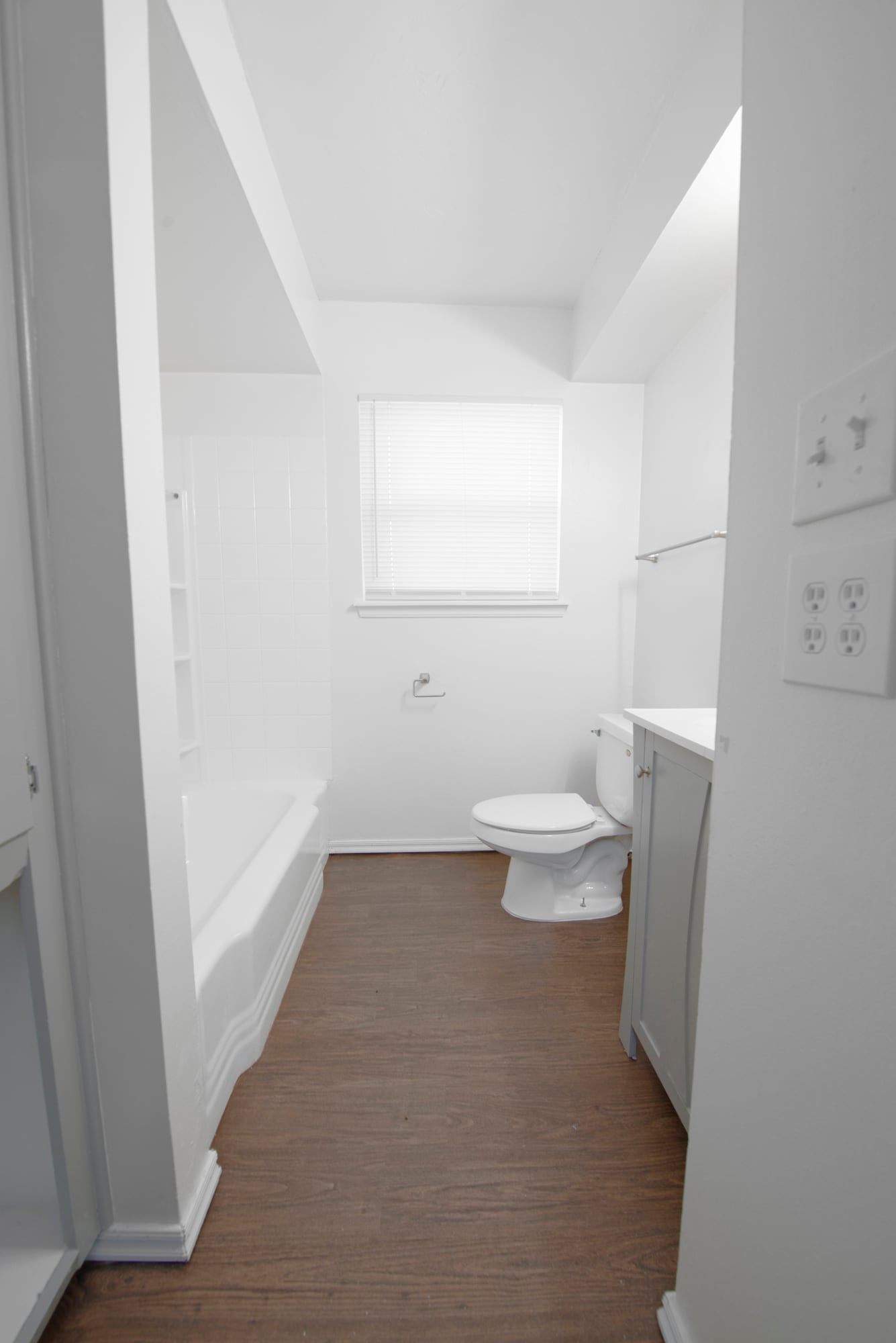 Building Photo - 1404 N Nail Pky