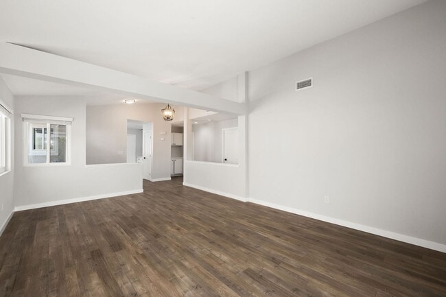 Building Photo - Beautiful Highland Home