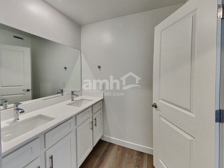 Building Photo - 7399 S Paseo Monte de Oro