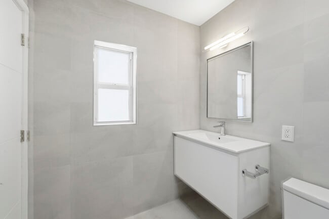 Building Photo - 2001 NE 17th Way