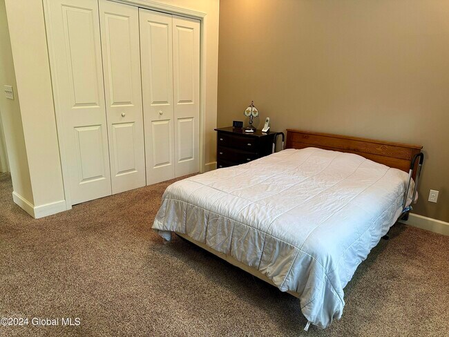 Building Photo - 10 Lancaster Pl