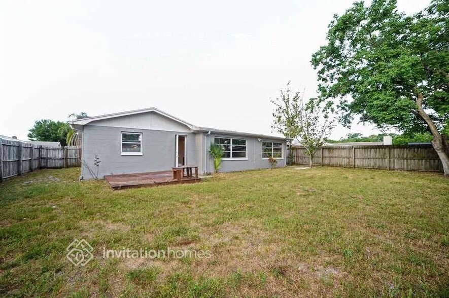 Building Photo - 3041 Holiday Lake Dr