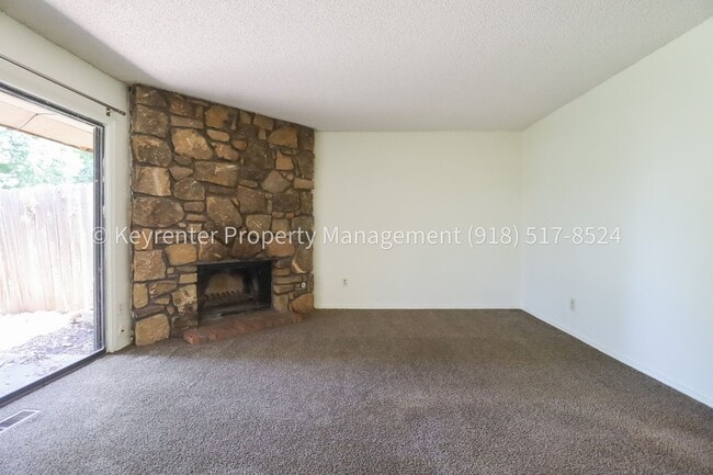 Building Photo - 1359 E 60th St