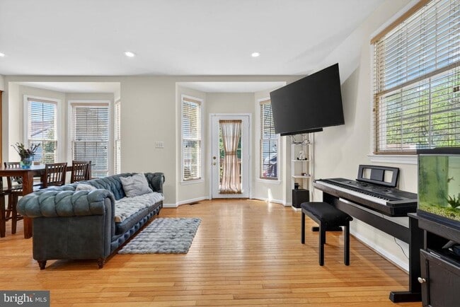 Building Photo - 8010 Readington Ct