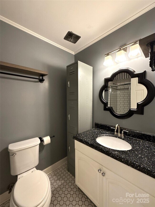 Building Photo - 2632 Park Rd