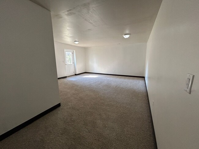 Building Photo - CHRISTMAS SPECIAL!! RURAL Single family home!