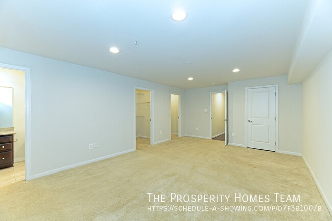 Building Photo - 2744 Fredericksburg Rd
