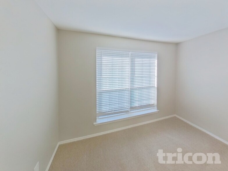 Building Photo - 600 Spring Willow Dr