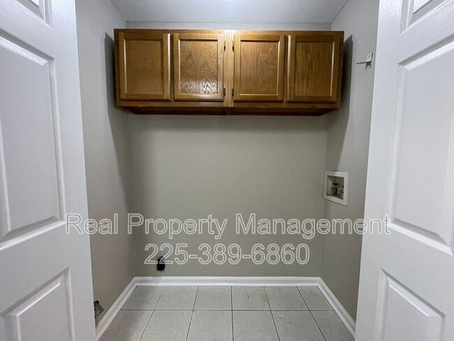 Building Photo - 910 W Macci St