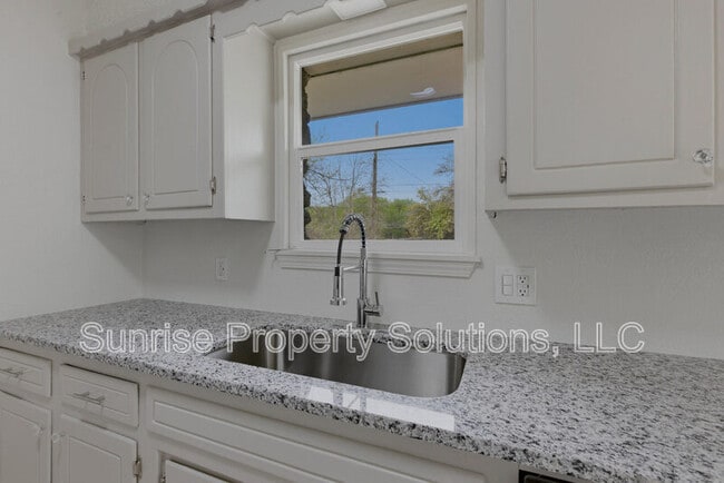 Building Photo - 9301 N Sherwell Dr