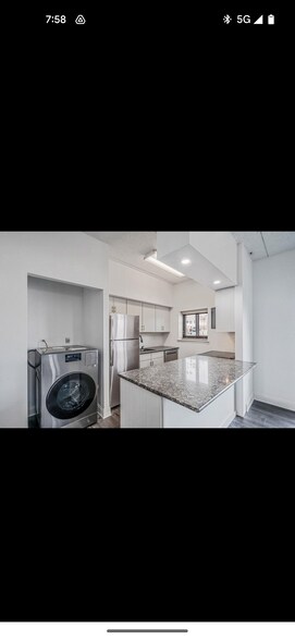 Building Photo - 725 Miller Ave