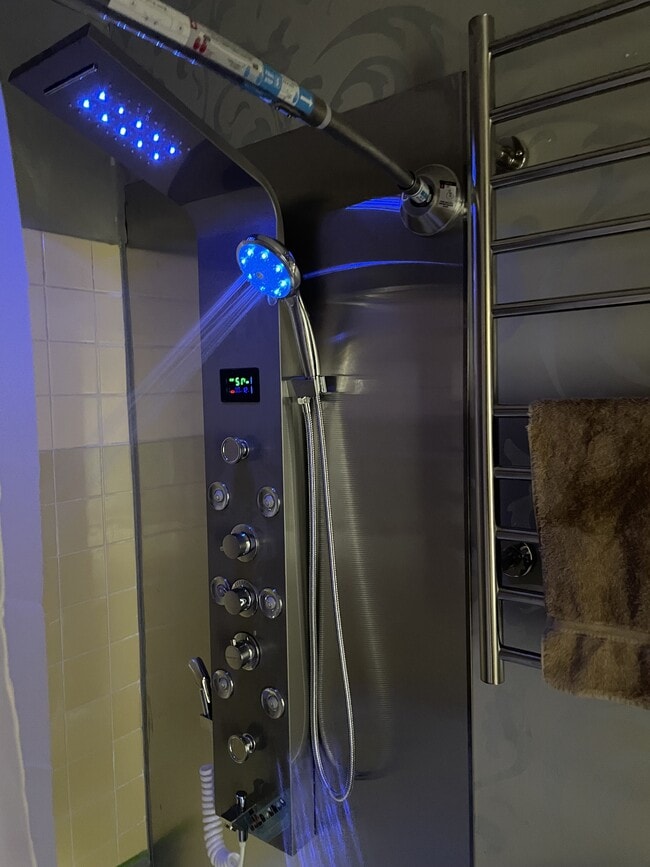 Building Photo - 6626 N Bourbon St