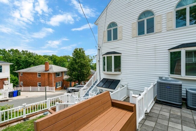 Building Photo - North Arlington 4 BR 5.5 BA Home