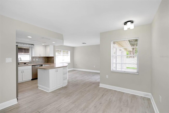 Building Photo - 105 Timberview Dr