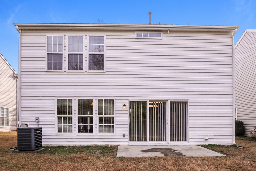 Building Photo - 2043 Swimming Hole Cir