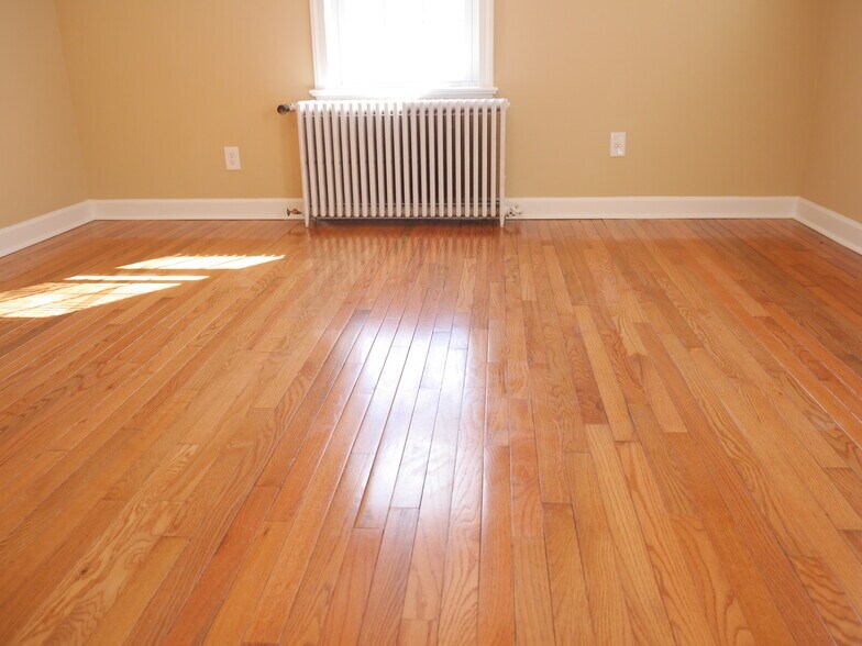 Building Photo - 812 Greenwood Cir