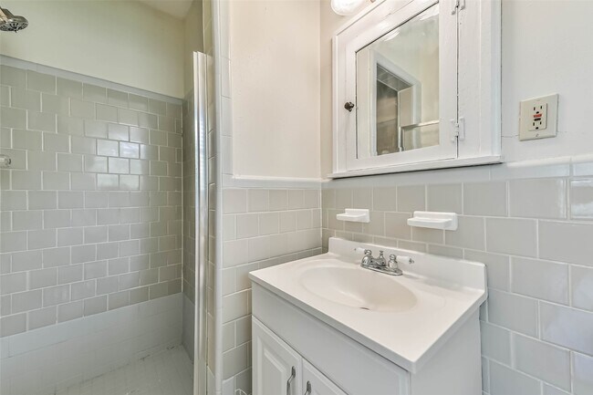 Building Photo - 3023 Fairhope St