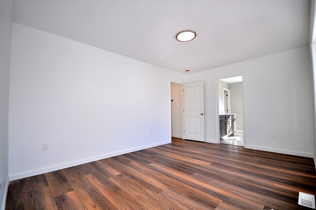 Building Photo - 309 Main St