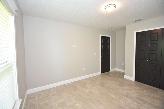 Building Photo - 86 Laramie Dr