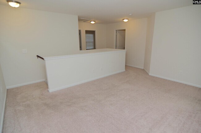 Building Photo - 194 Bonhomme Cir