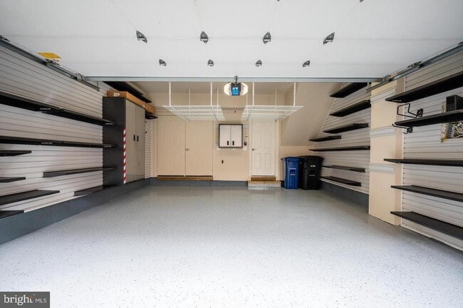 Building Photo - 420 Cook St