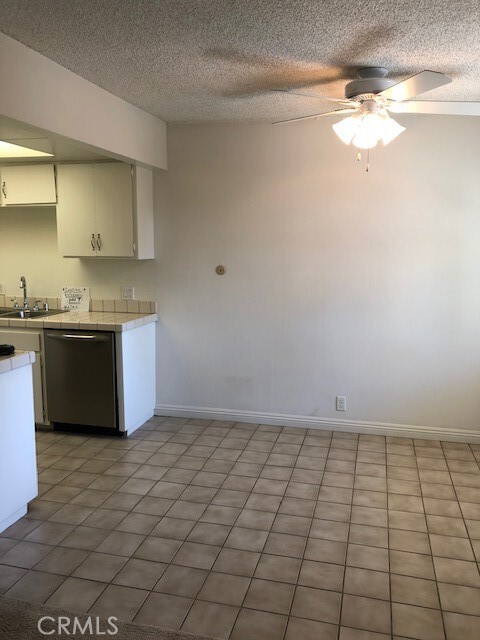 Building Photo - 207 W Marquita