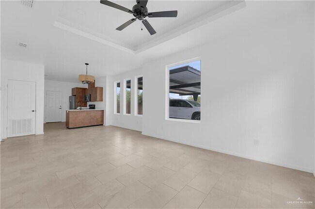 Building Photo - 14 E Mayfair St