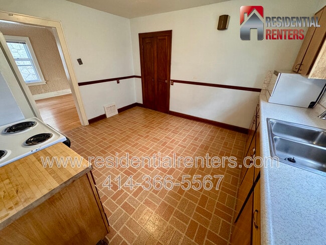 Building Photo - 2620 N 72nd St