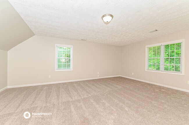 Building Photo - 600 N Oakland Cir