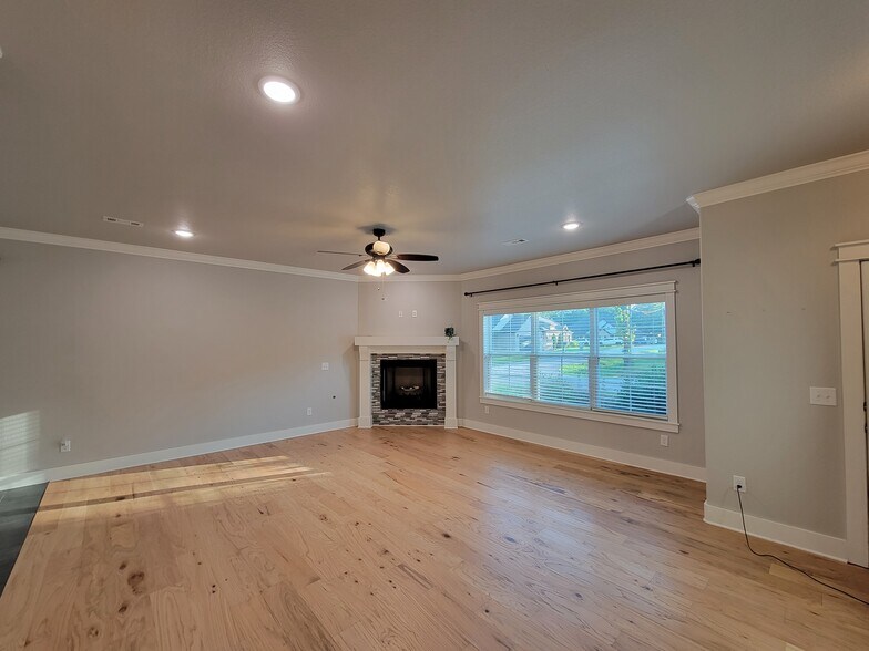 Building Photo - 17 Eastleigh Cir