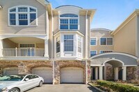 Building Photo - 915 Kensington Ln