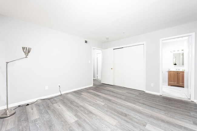 Building Photo - Beautiful 2 Bedroom 2 Bathroom Unit