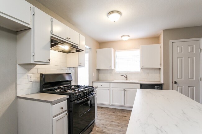 Building Photo - 14530 County Cress Dr