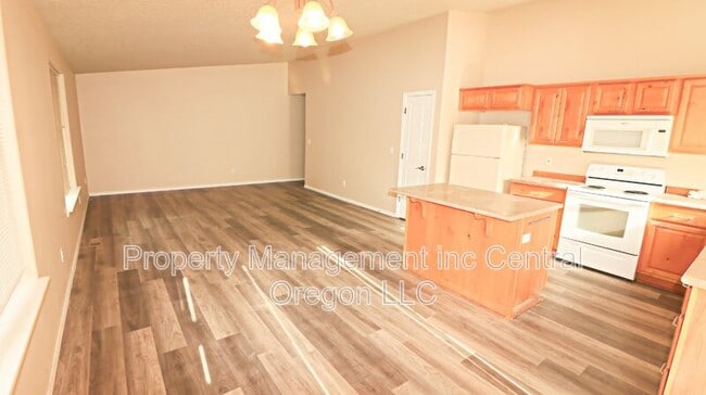 Building Photo - 16489 Riley Dr