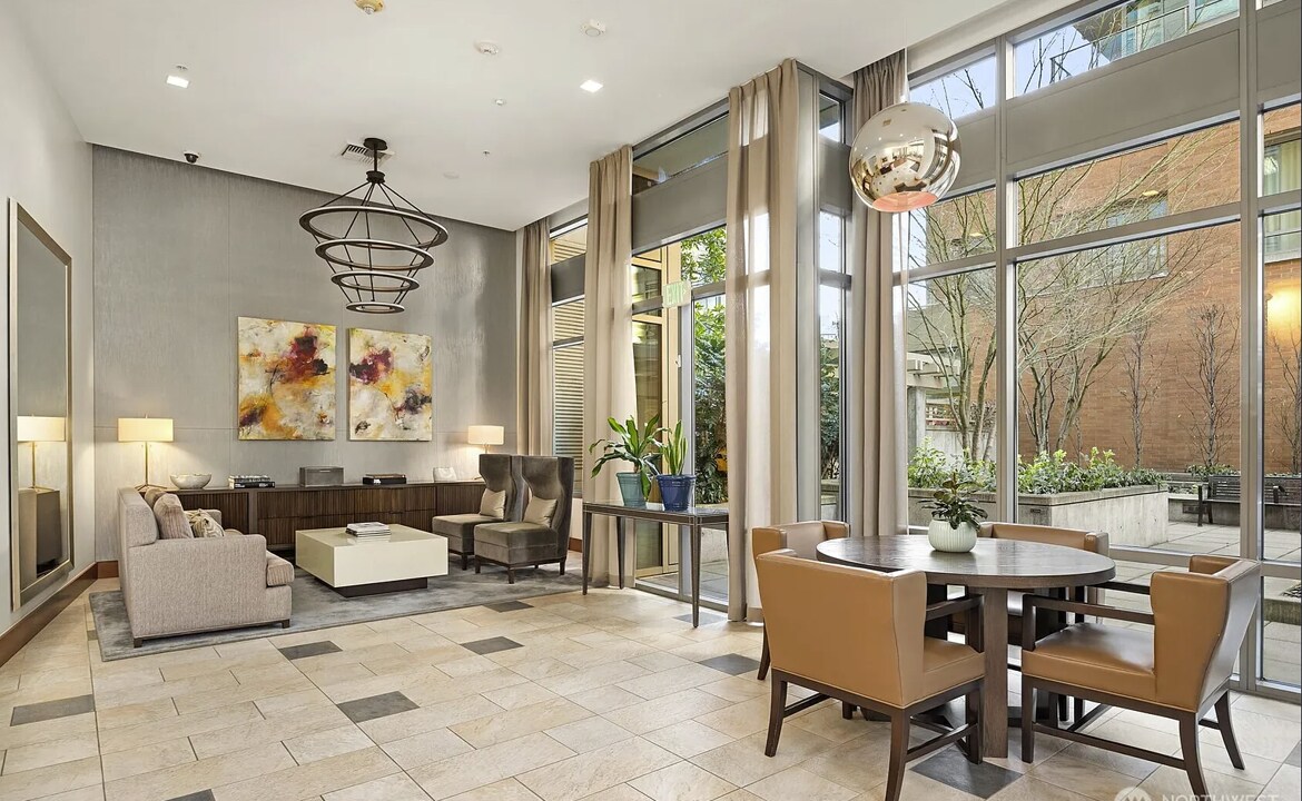 Building Photo - 900 Lenora St