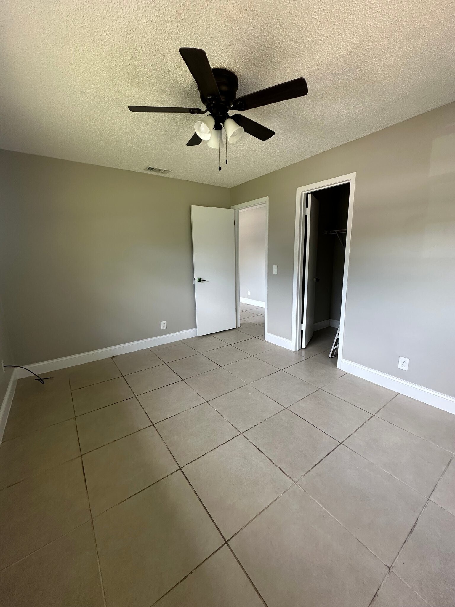 Building Photo - 4562 Gulfstream Rd
