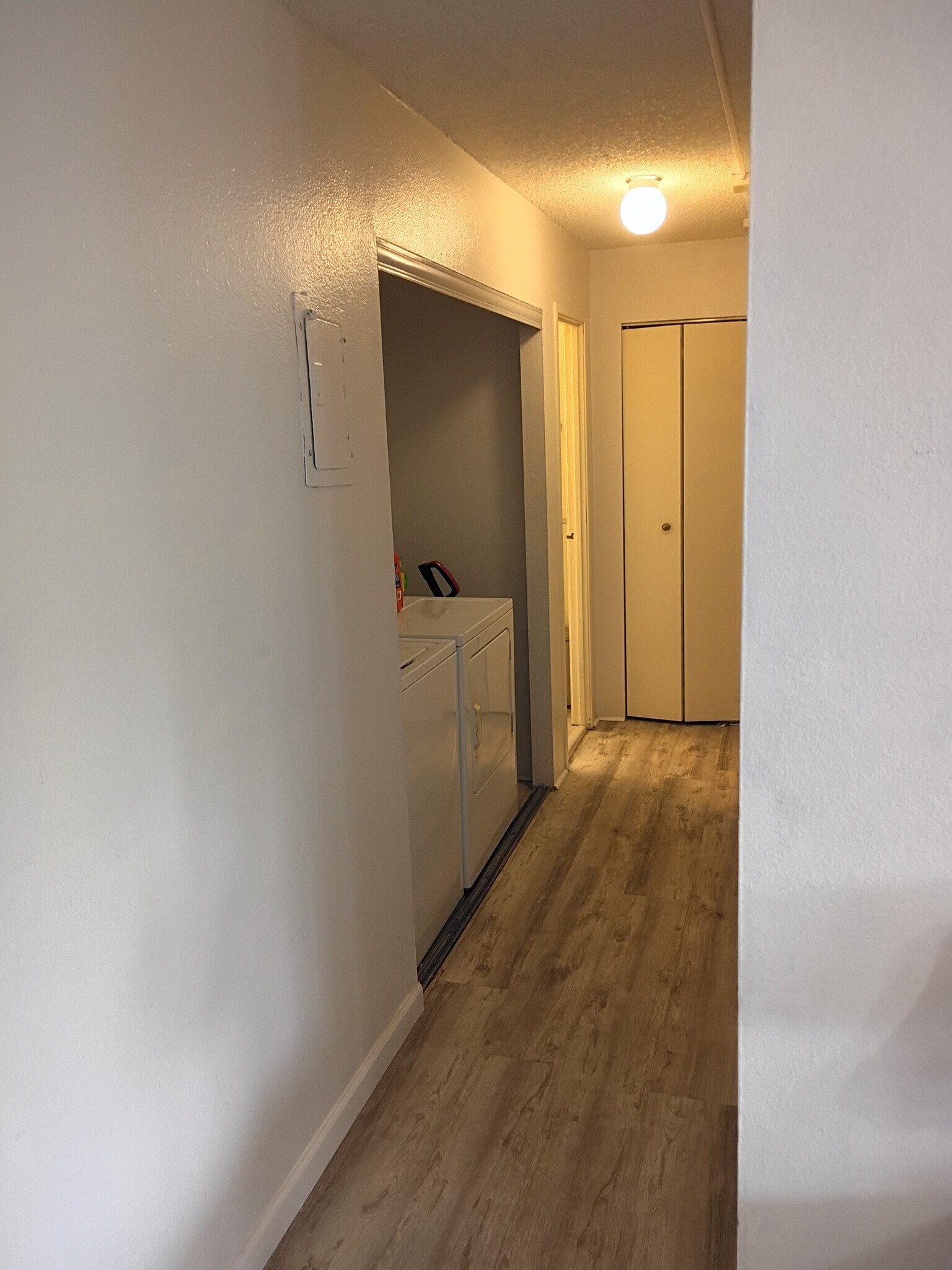 Building Photo - 451 Golden Cir