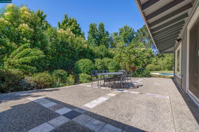 Building Photo - 503 Hawkridge Terrace