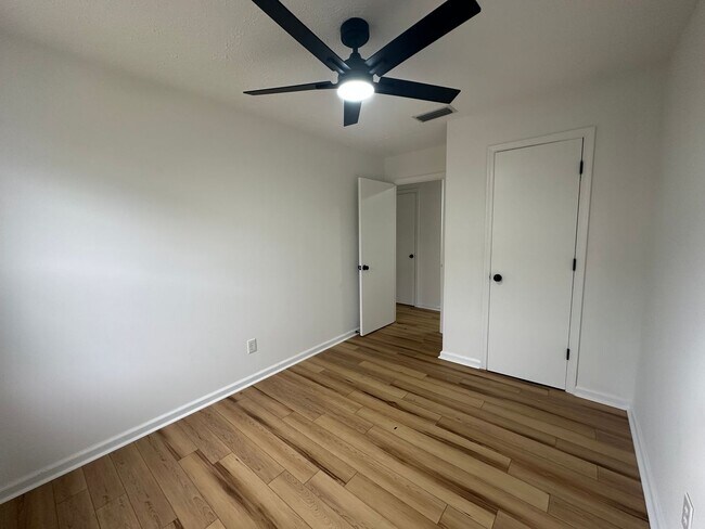 Building Photo - Lighthouse Townhome-Located in Campbell County