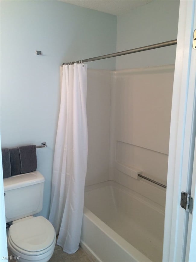 Building Photo - 1410 Collegiate Cir