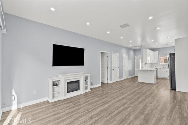 Building Photo - 7239 Kraft Ave