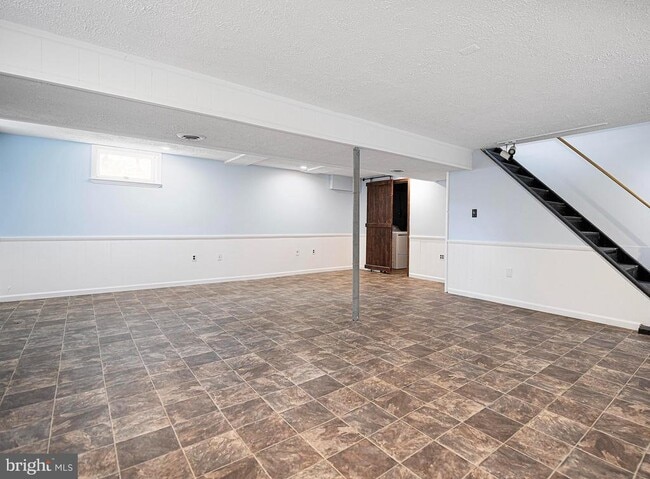 Building Photo - 703 E Broadway