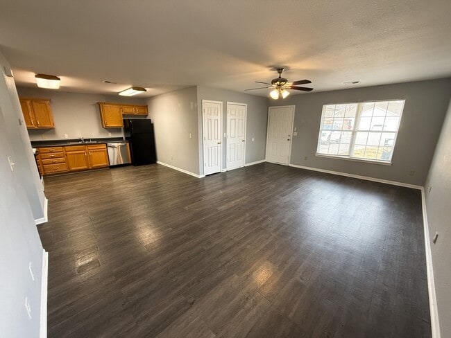 Building Photo - 417 NW Woodbury Dr