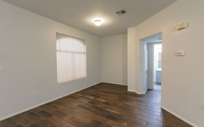 Building Photo - 2 Bedroom Condo In Guard Gated Summerlin C...