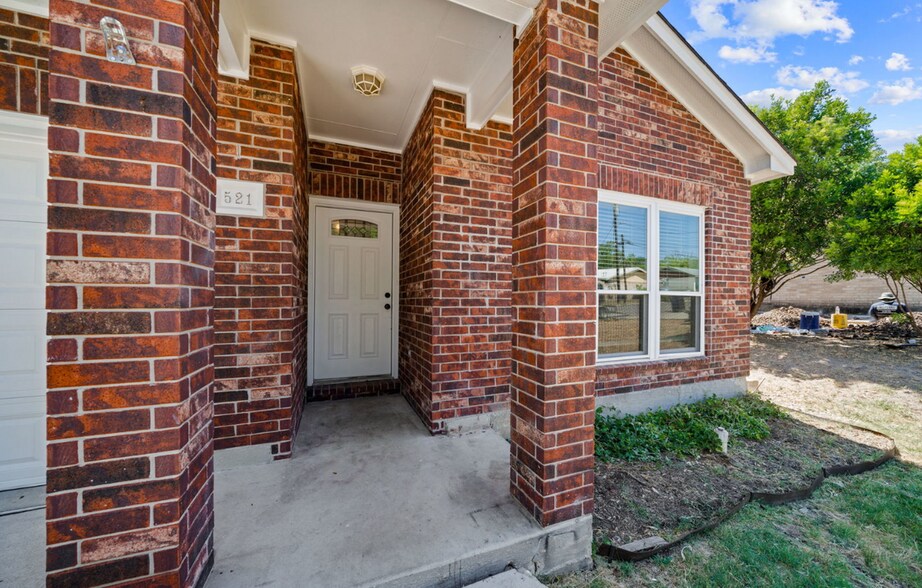 Building Photo - 521 Clearfield Dr