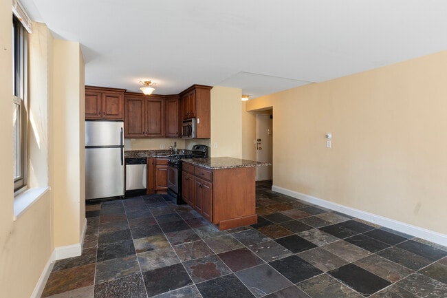 Building Photo - 253 E Delaware Pl