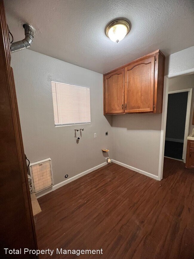 Building Photo - 3 br, 2 bath House - 1697 E. Avila Dr
