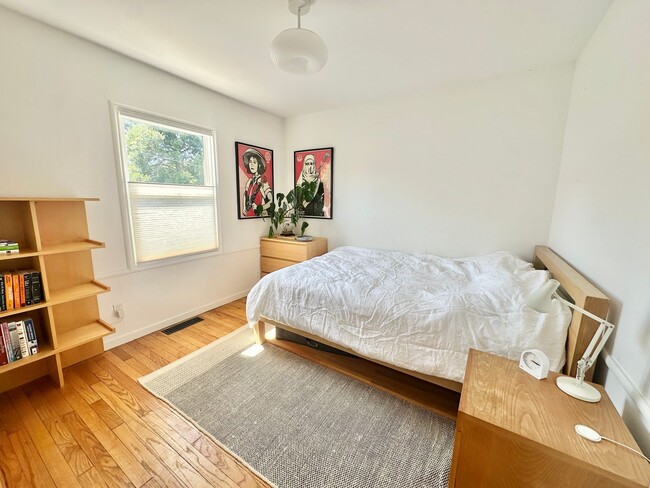 Building Photo - Stunning Sun Valley Home